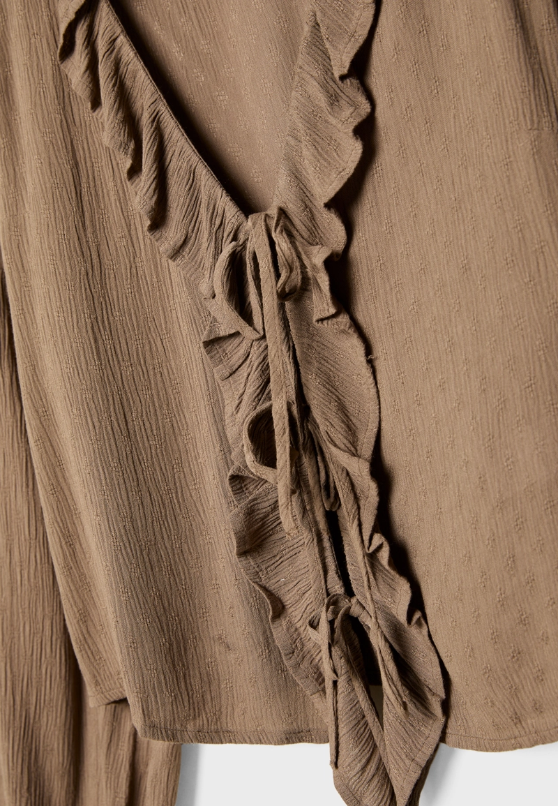 Блузка с воланами