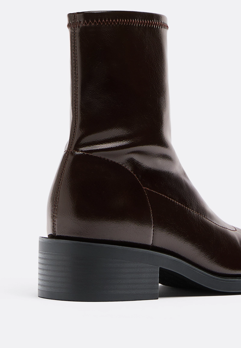 Туфли на толстом низком каблуке со стрейчем