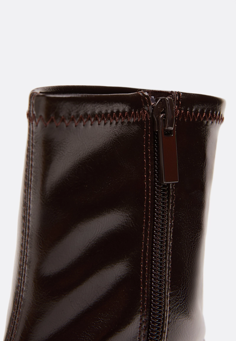 Туфли на толстом низком каблуке со стрейчем