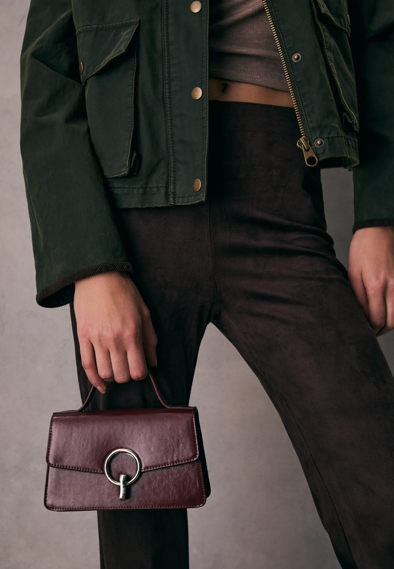 Сумка-мессенджер с круглой застежкой