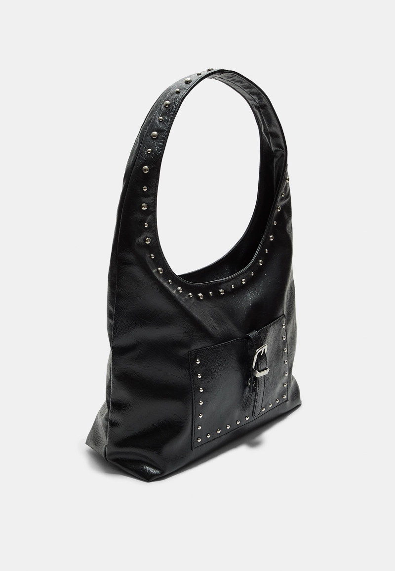 Сумка на плечо с заклепками