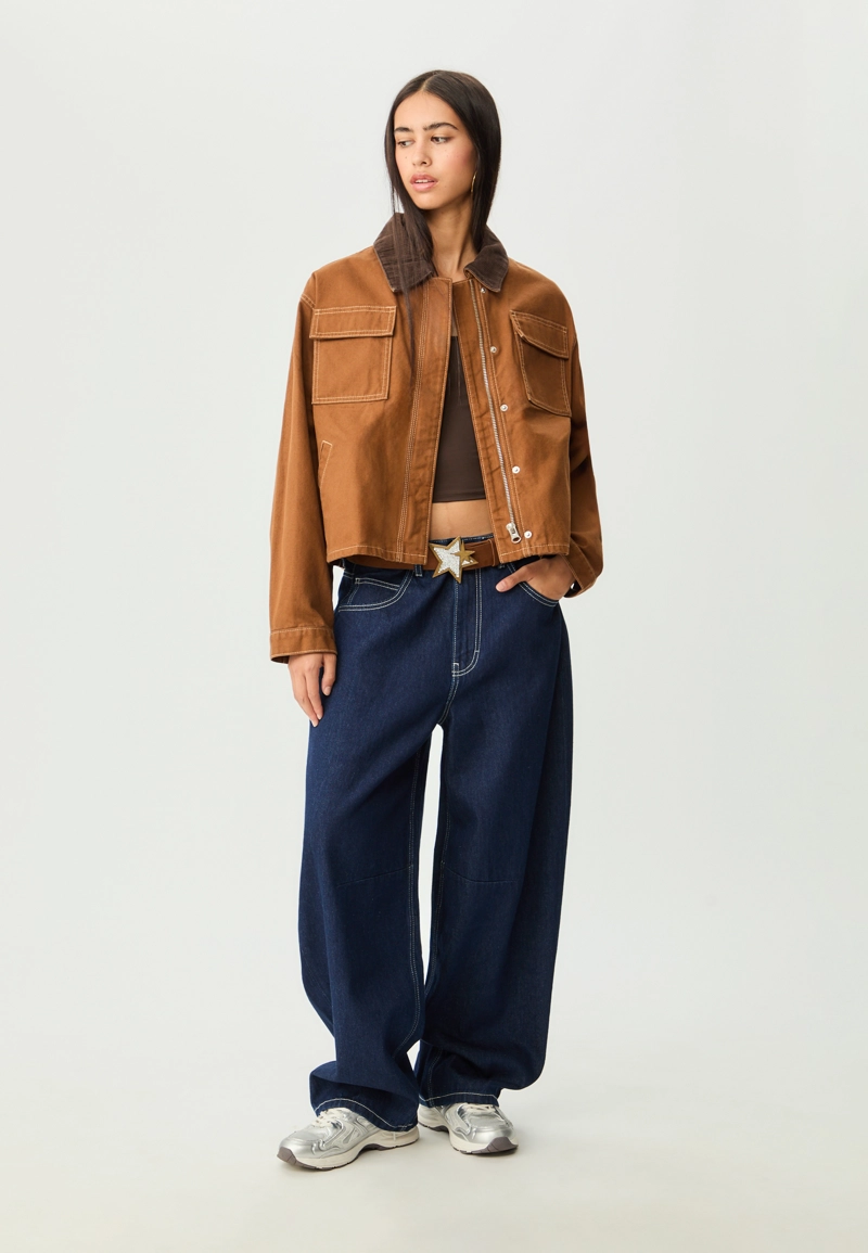 Спортивные кроссовки с отделкой