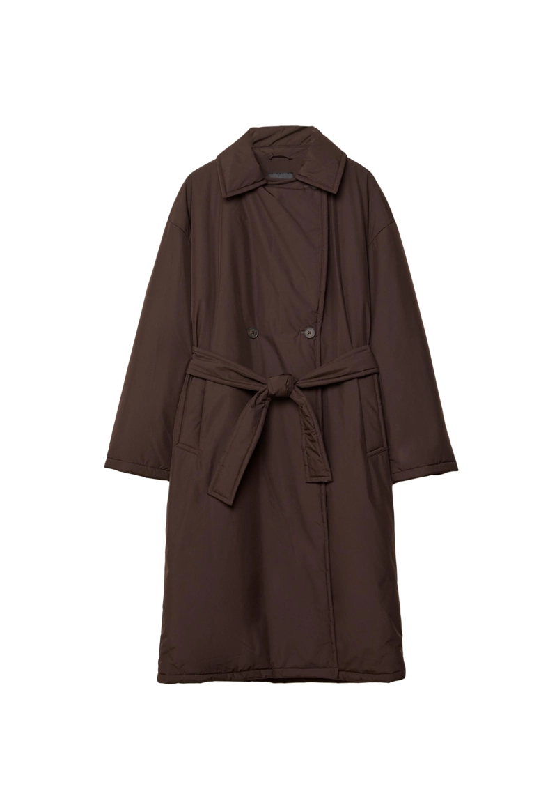 Длинное стеганое пальто в стиле тренч