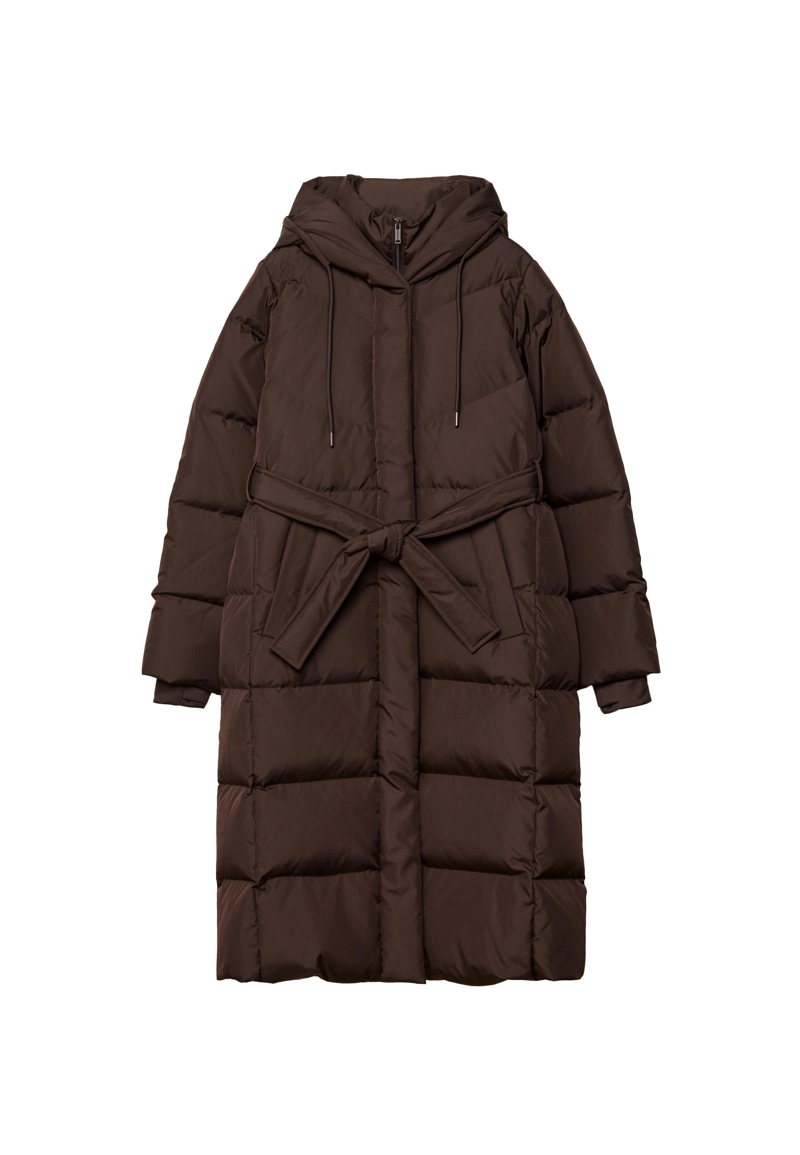 Длинное стеганое пальто с пуховым наполнителем и поясом