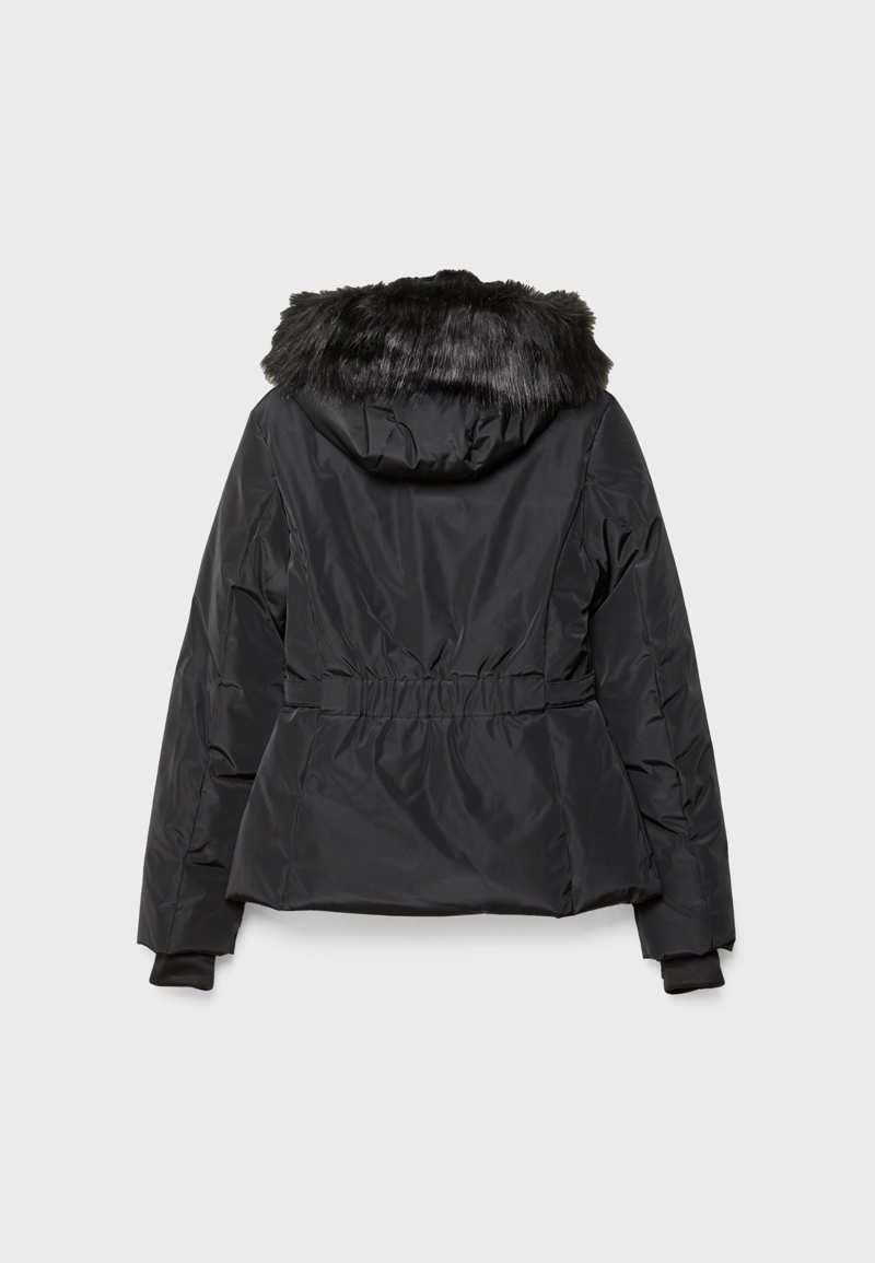 Приталенная стеганая куртка с капюшоном и мехом