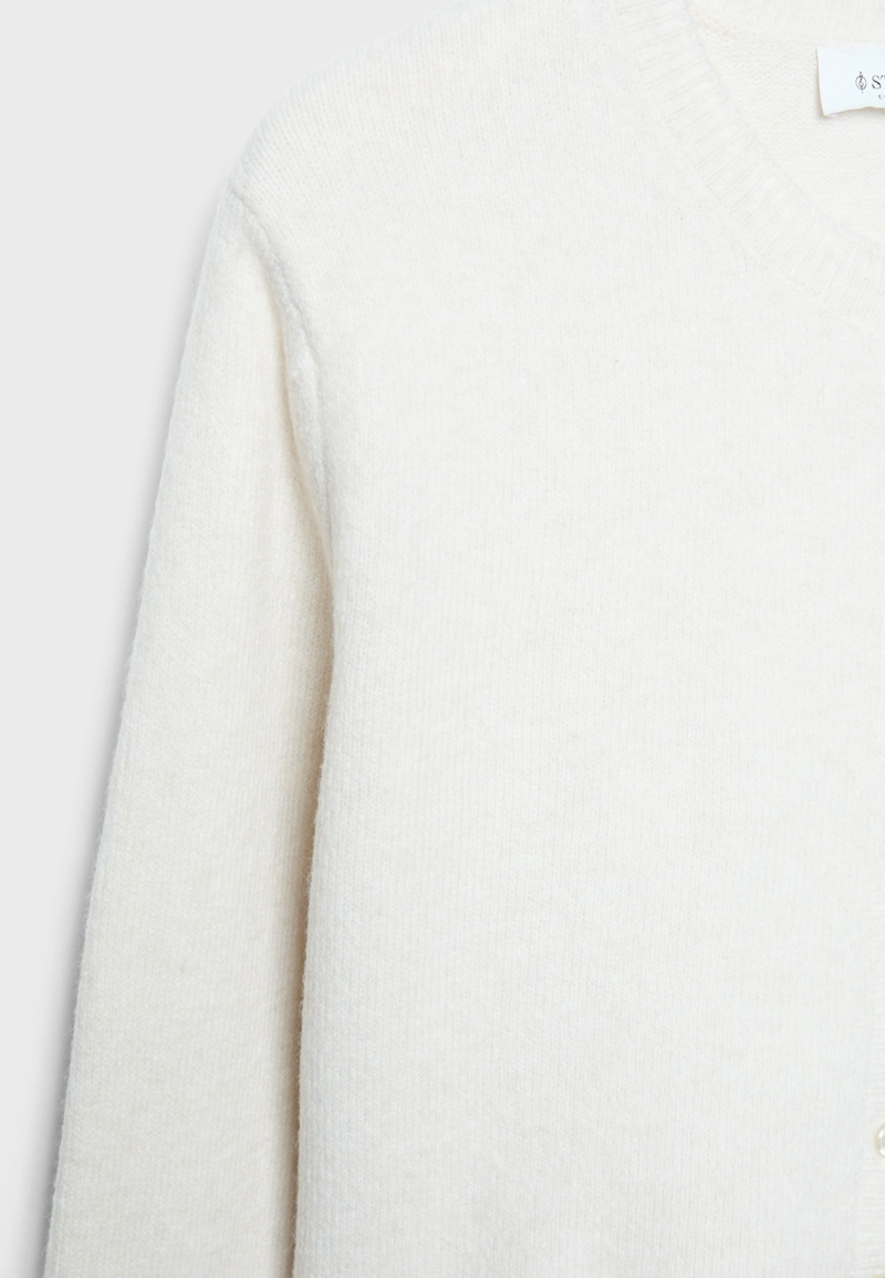 Вязаный кардиган с пуговицами из мягкой ткани