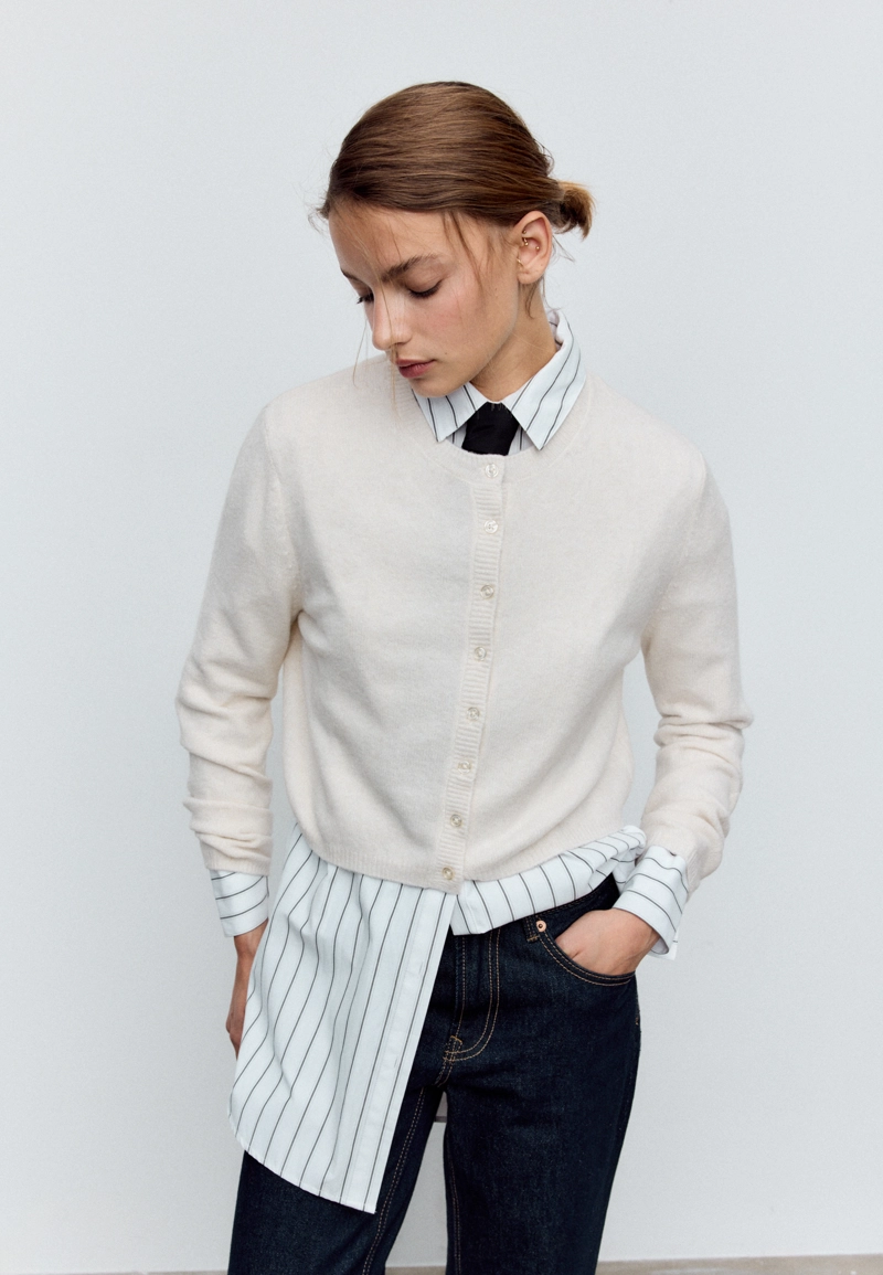 Вязаный кардиган с пуговицами из мягкой ткани