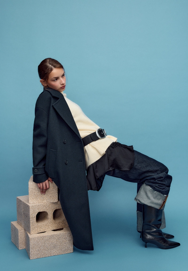 Длинное объемное пальто из мягкой ткани