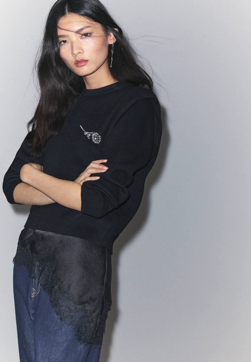 Вязаный свитер с подплечниками