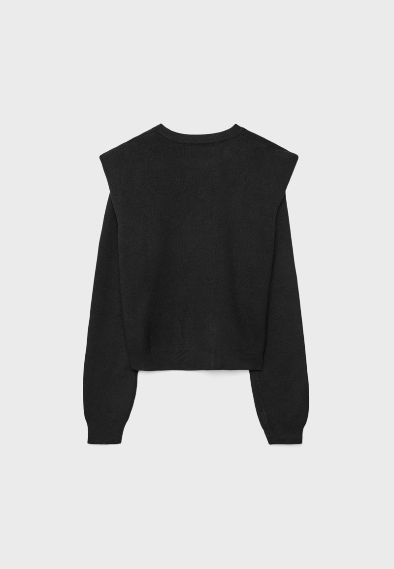 Вязаный свитер с подплечниками