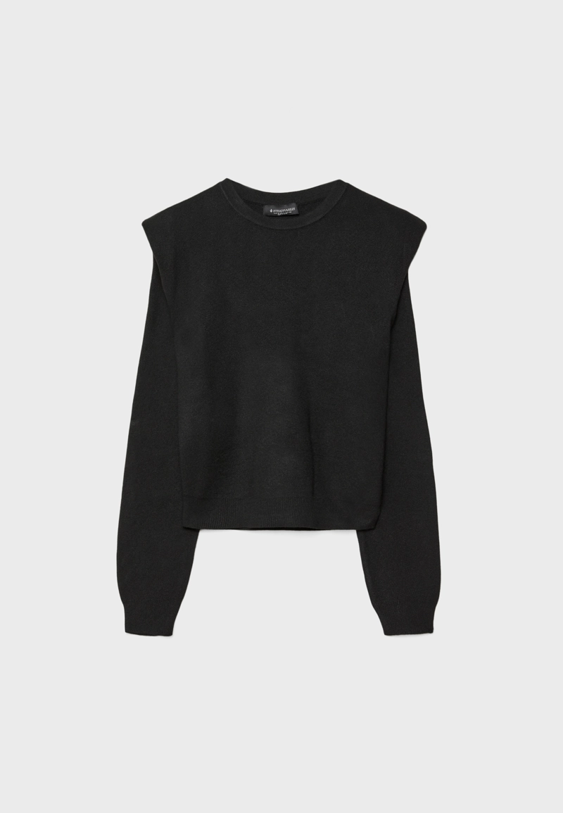 Вязаный свитер с подплечниками