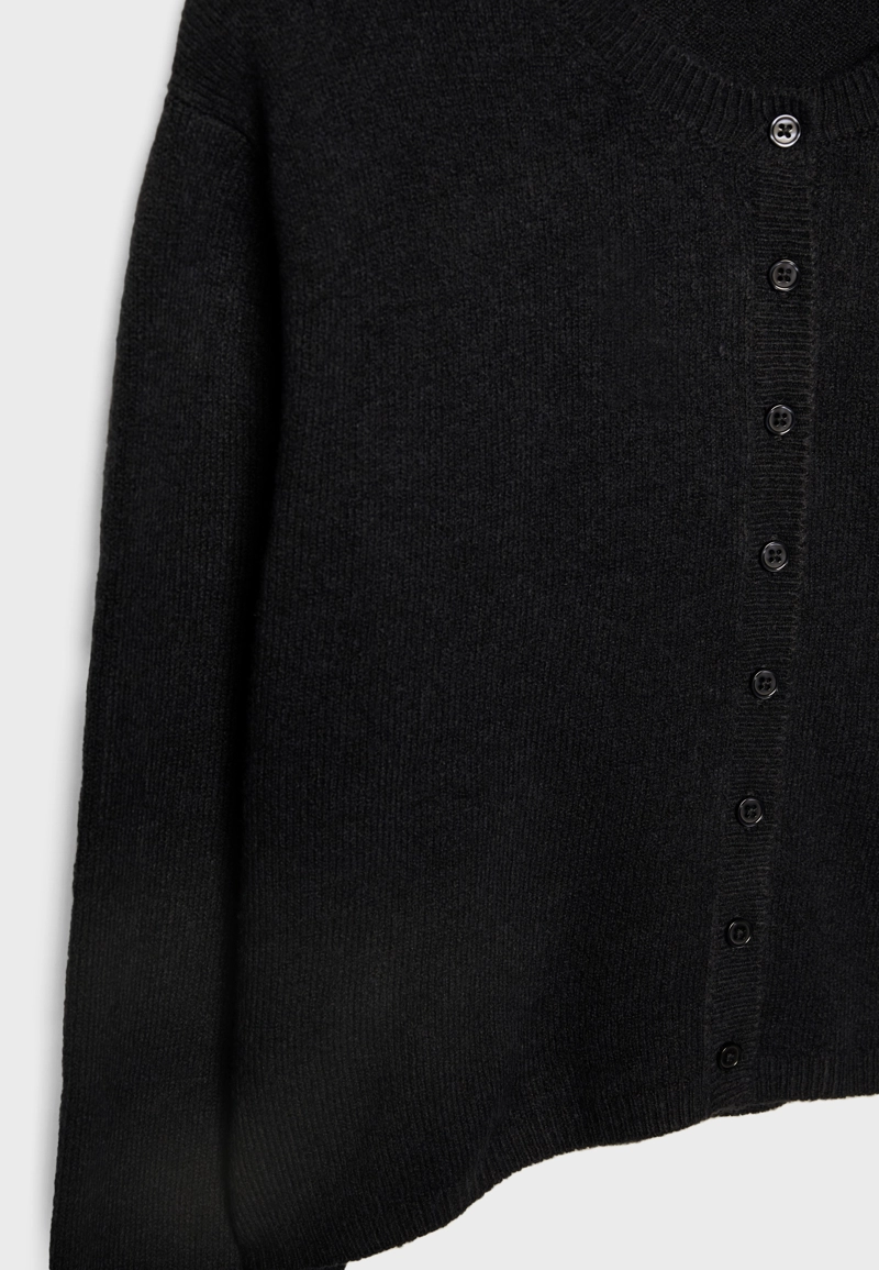 Вязаный кардиган с пуговицами из мягкой ткани