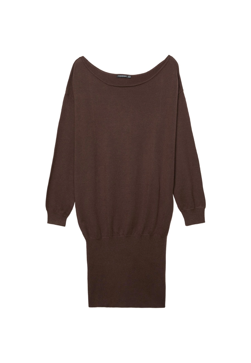 Короткое трикотажное платье с вырезом «лодочка»