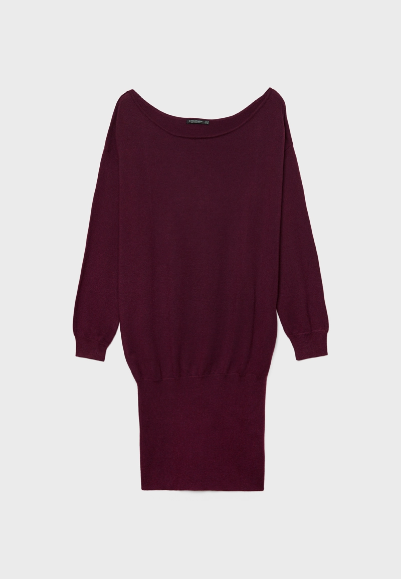 Короткое трикотажное платье с вырезом «лодочка»