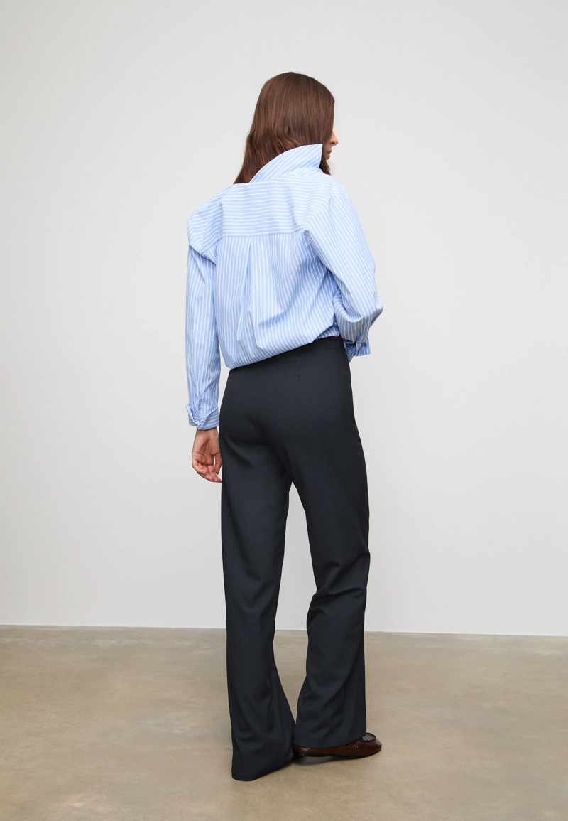 Классические брюки свободного кроя