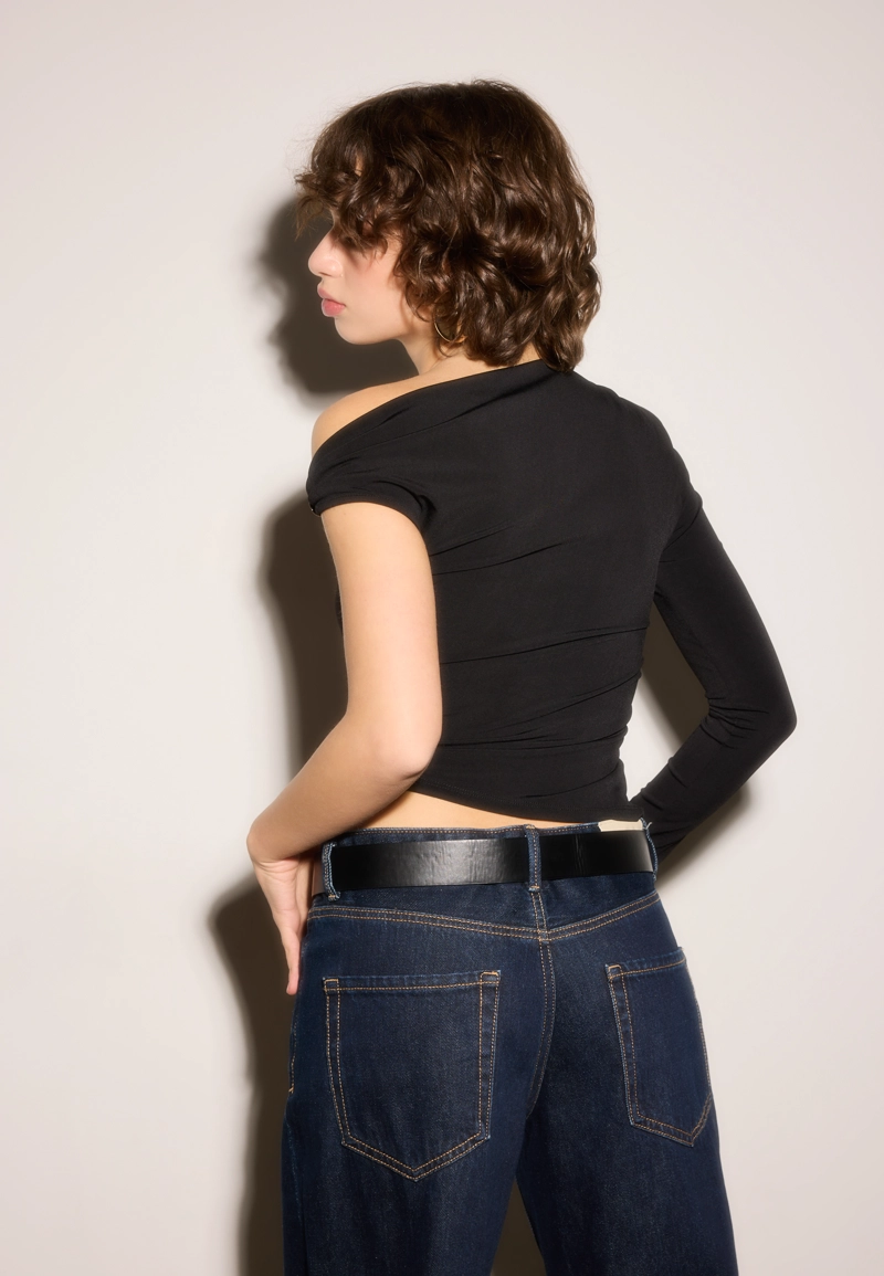 Асимметричный топ с металлическим кольцом