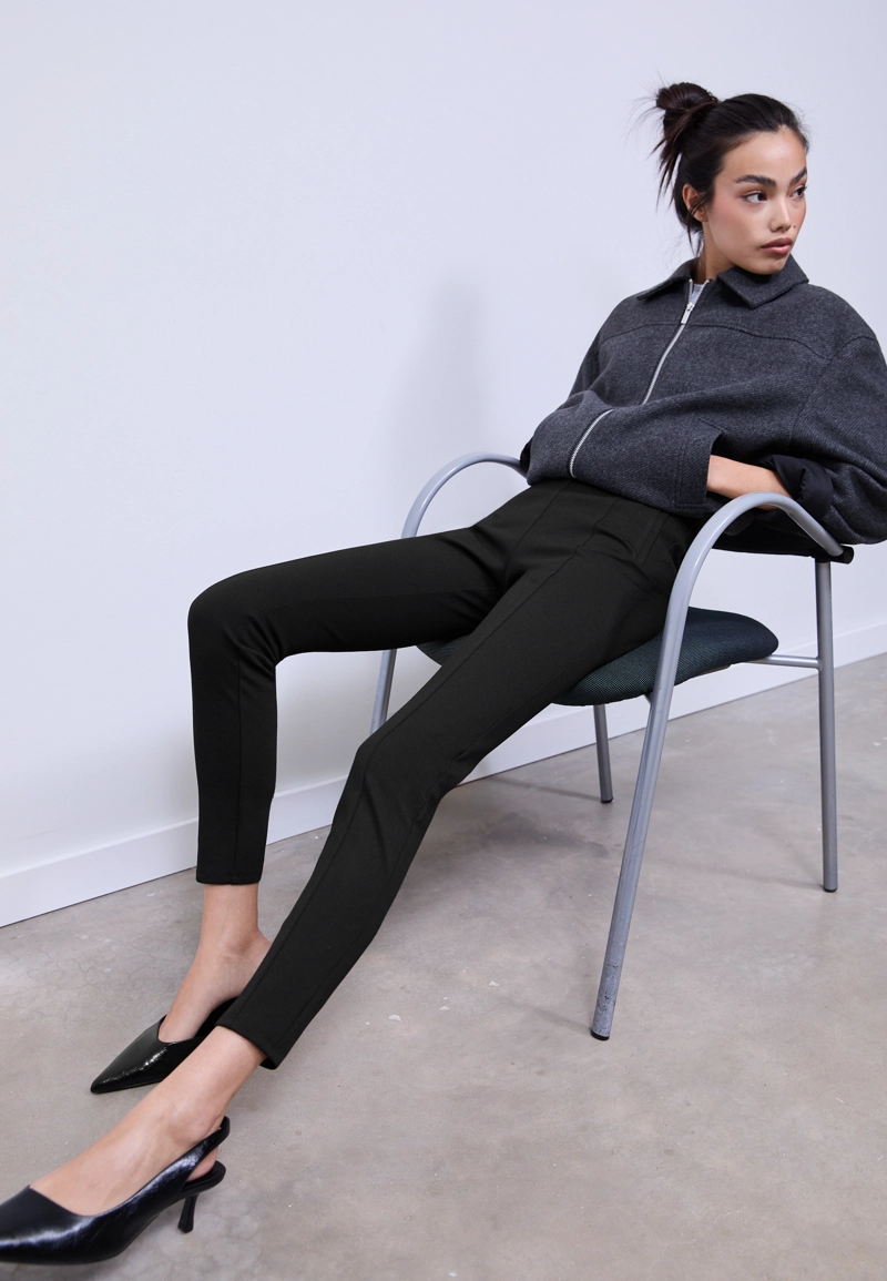 Легинсы из ткани «интерлок» с вырезами