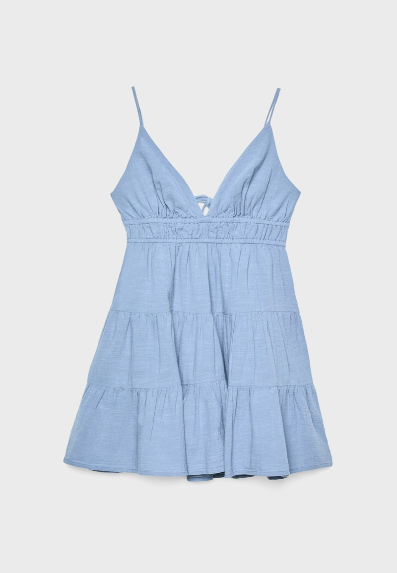 Короткое струящееся платье с завязками на спине