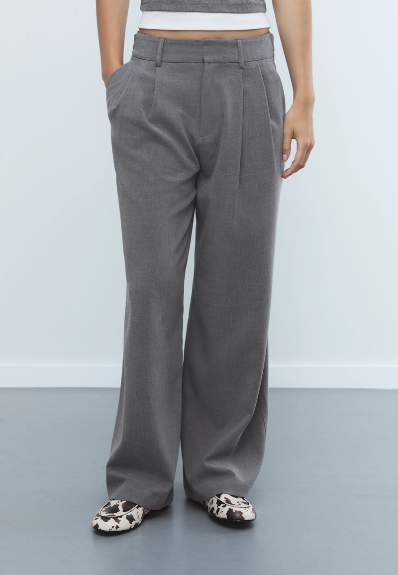 Регулируемые брюки очень широкого кроя