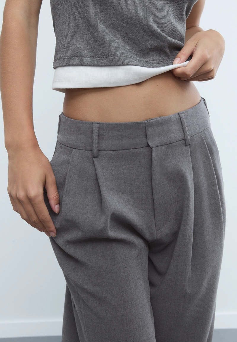 Регулируемые брюки очень широкого кроя