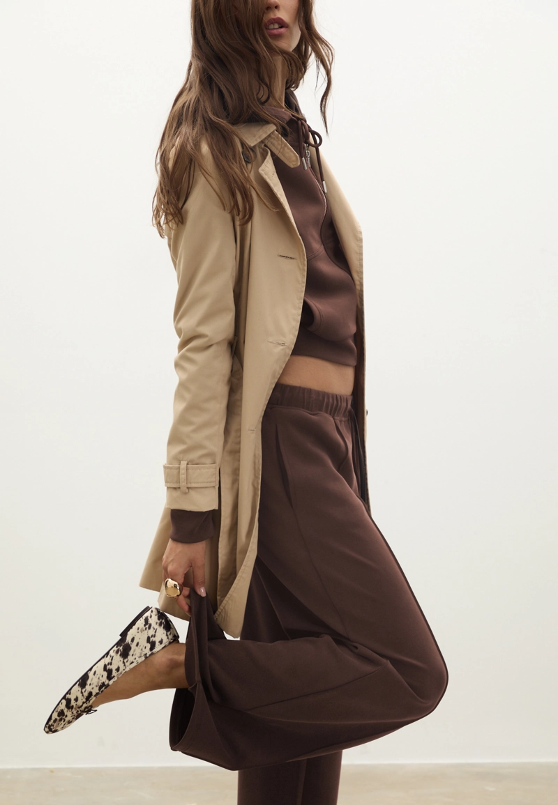 Мягкие джоггеры свободного кроя с отстрочкой