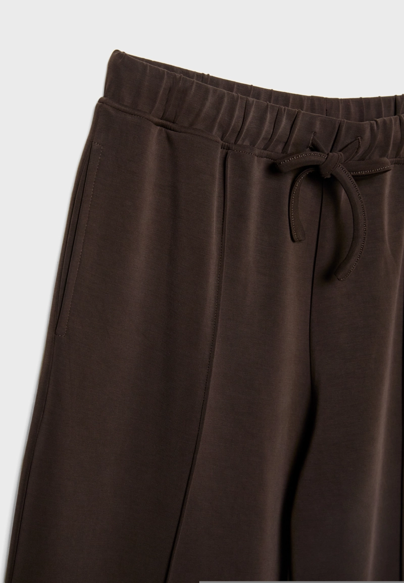 Мягкие джоггеры свободного кроя с отстрочкой