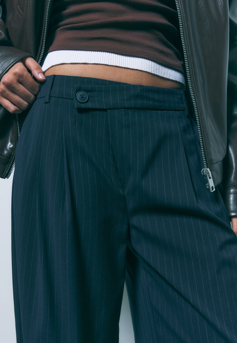 Повседневные брюки в полоску с перекрестной талией