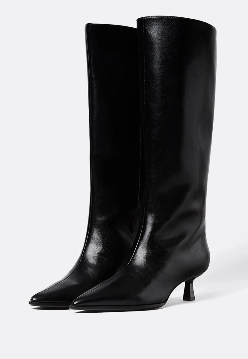 Сапоги на среднем тонком каблуке