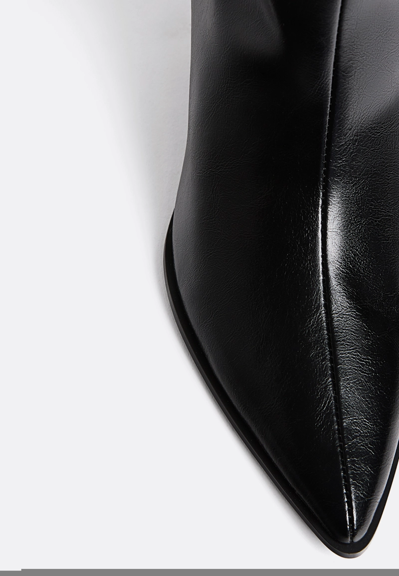 Сапоги на среднем тонком каблуке