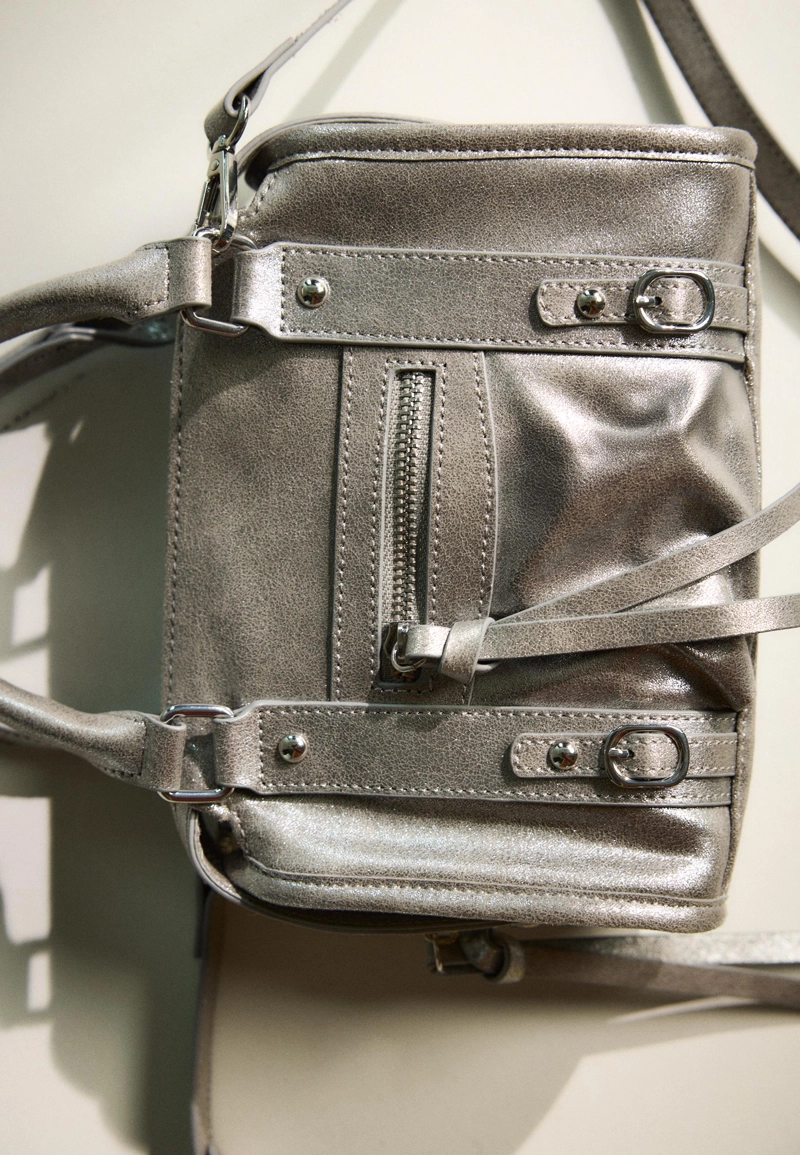 Сумка-боулинг с плечевым ремнем на молнии