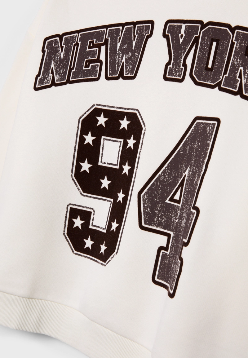 Толстовка с вырезом «лодочка» и принтом