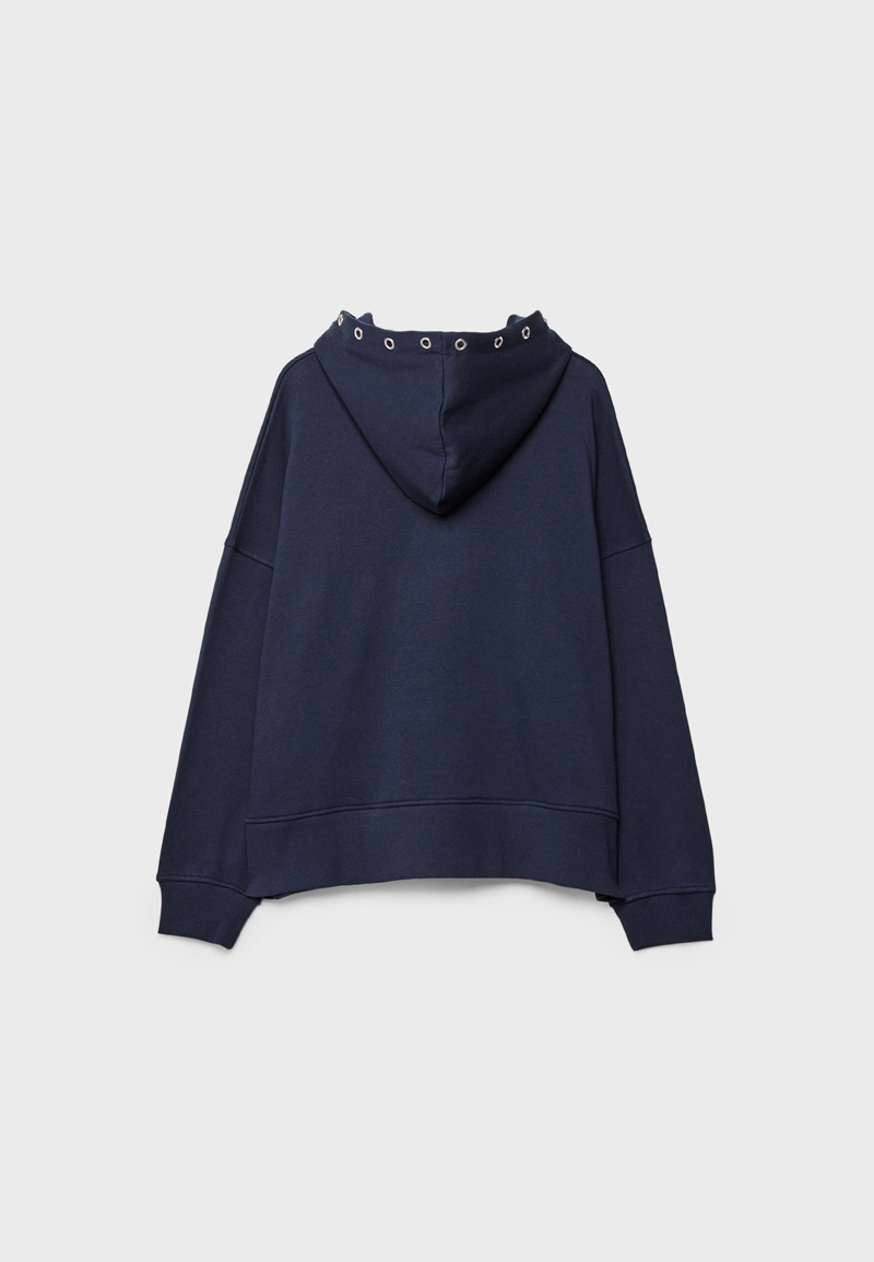 Толстовка со звездой на капюшоне