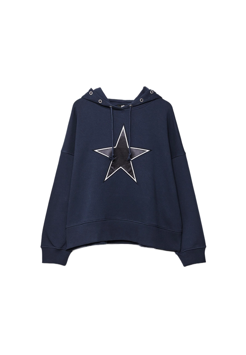 Толстовка со звездой на капюшоне