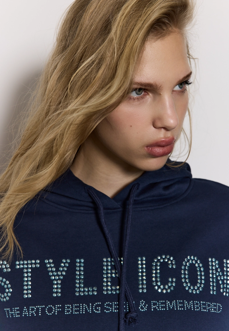 Толстовка с капюшоном и блестящей отделкой