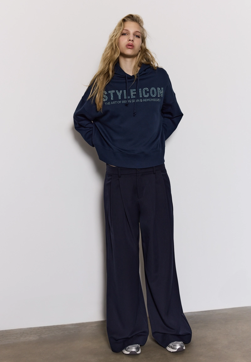 Толстовка с капюшоном и блестящей отделкой