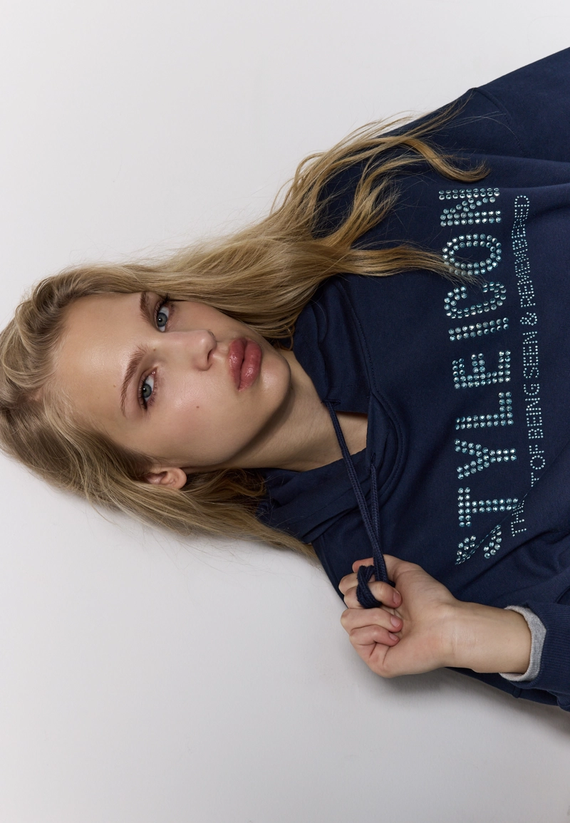 Толстовка с капюшоном и блестящей отделкой