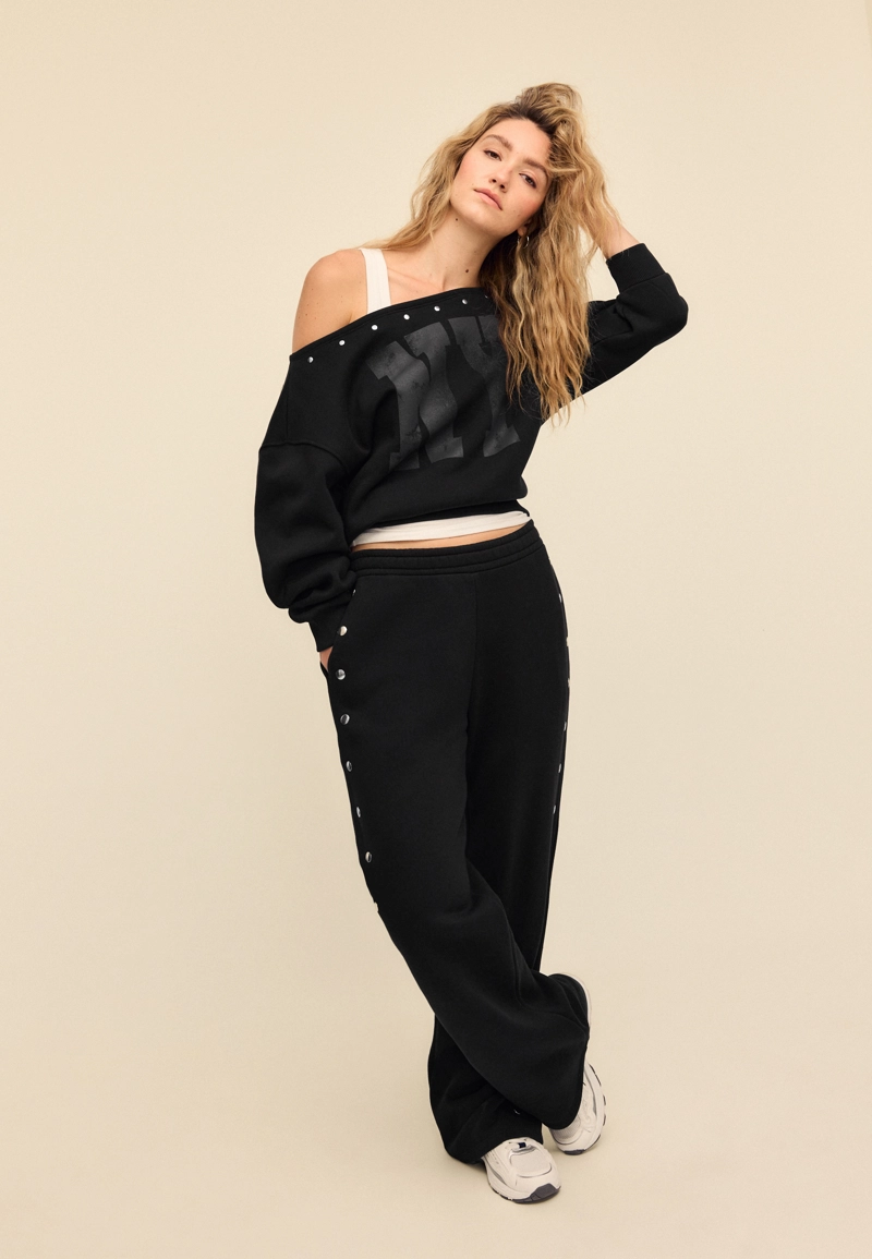 Свитшот с заклепками