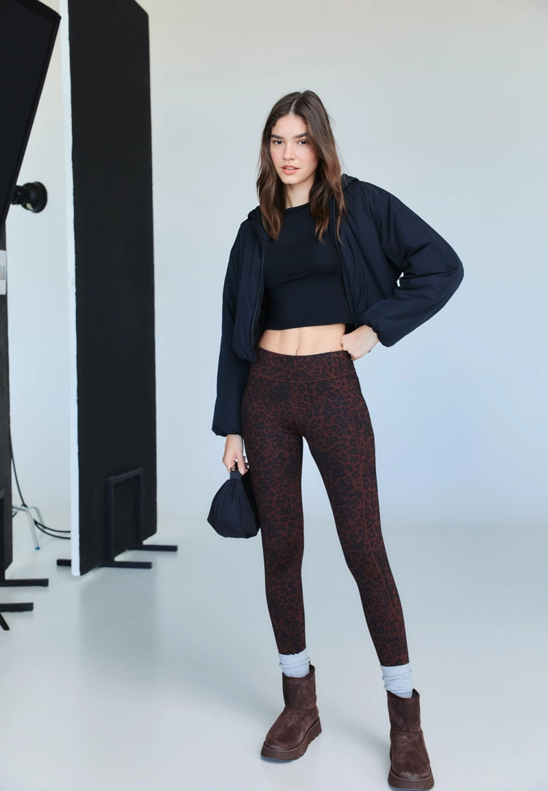 Легинсы укороченные с вырезами