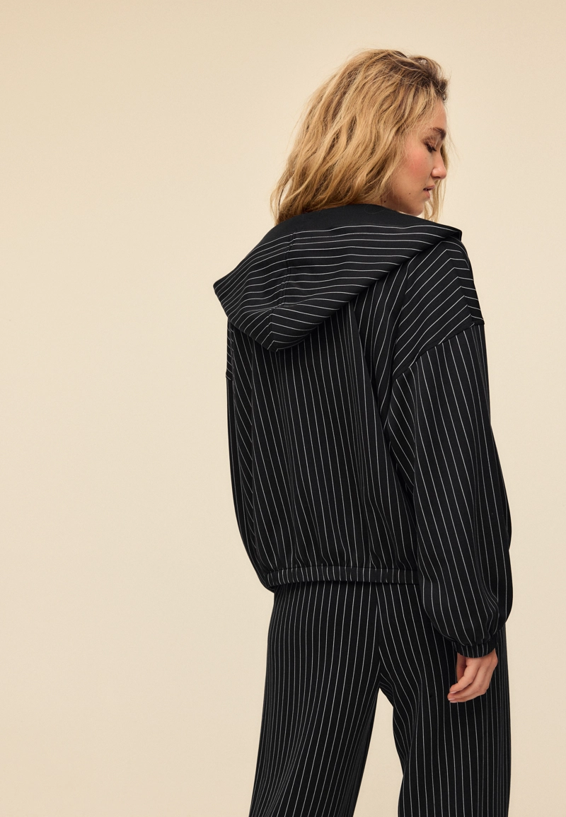 Толстовка в полоску из мягкой ткани