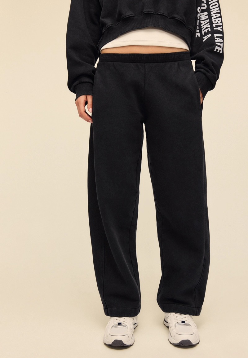 Брюки-джоггеры из мягкого флиса с эффектом потертости