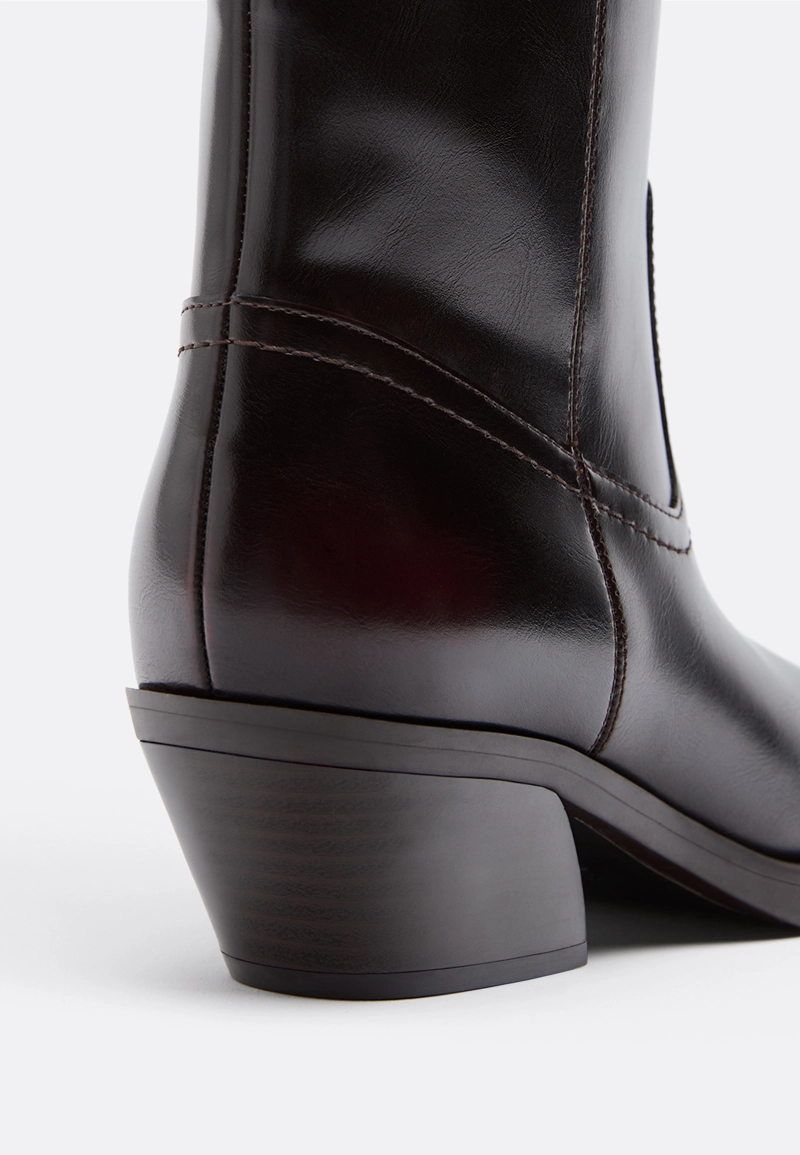 Коричневые сапоги-казаки с гладким голенищем