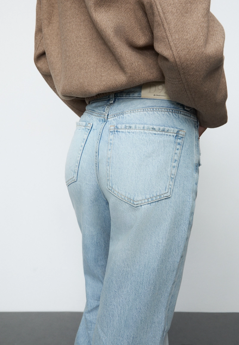 Джинсы прямого кроя