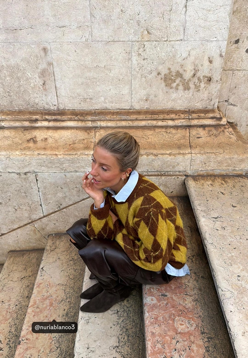 Свитер с ромбовидным узором