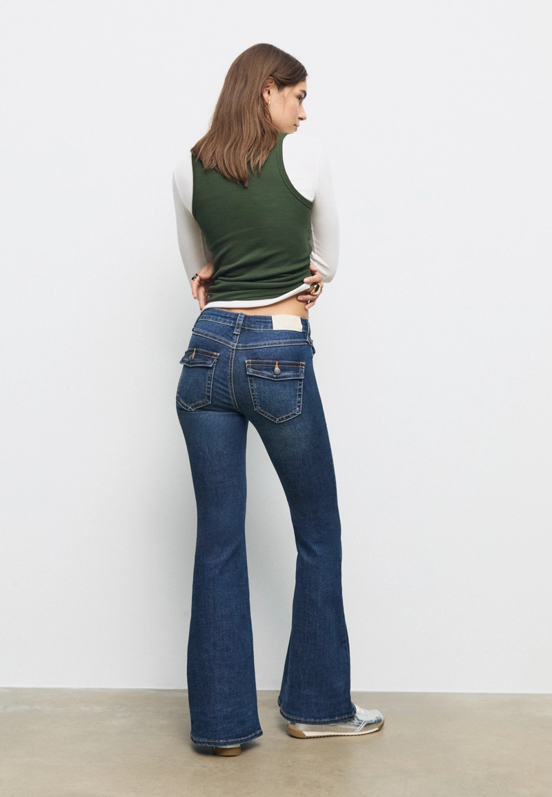 D04 Джинсы клеш с низкой посадкой