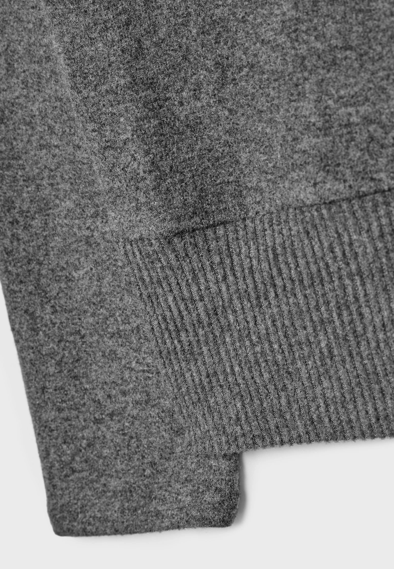 Трикотажная футболка с вырезом-лодочкой и поясом