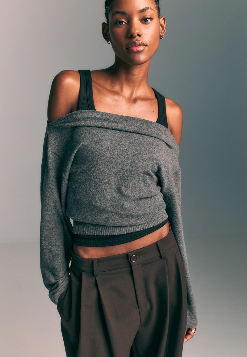 Трикотажная футболка с вырезом-лодочкой и поясом