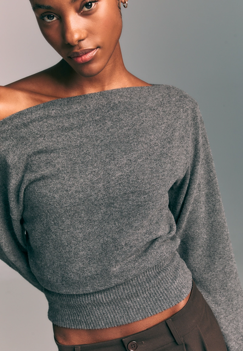 Трикотажная футболка с вырезом-лодочкой и поясом