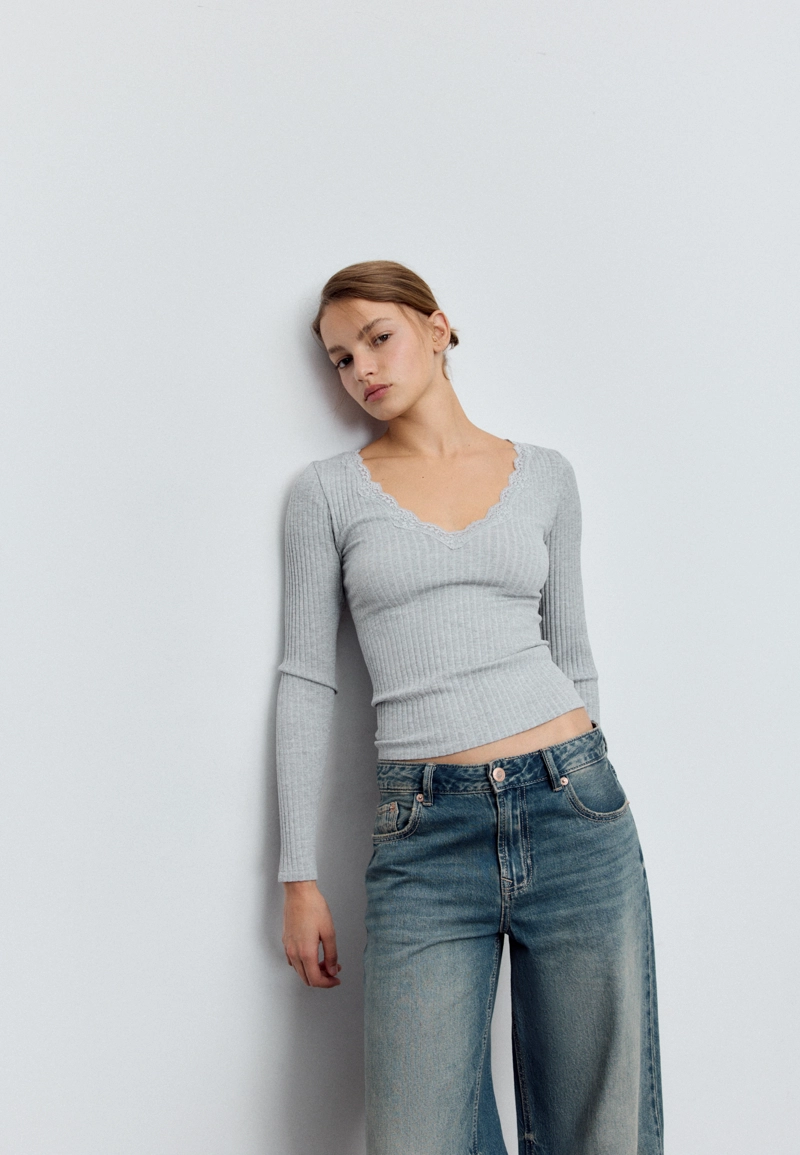 Бесшовная футболка с кружевом