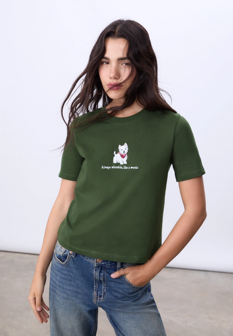 Футболка с вышивкой щенка