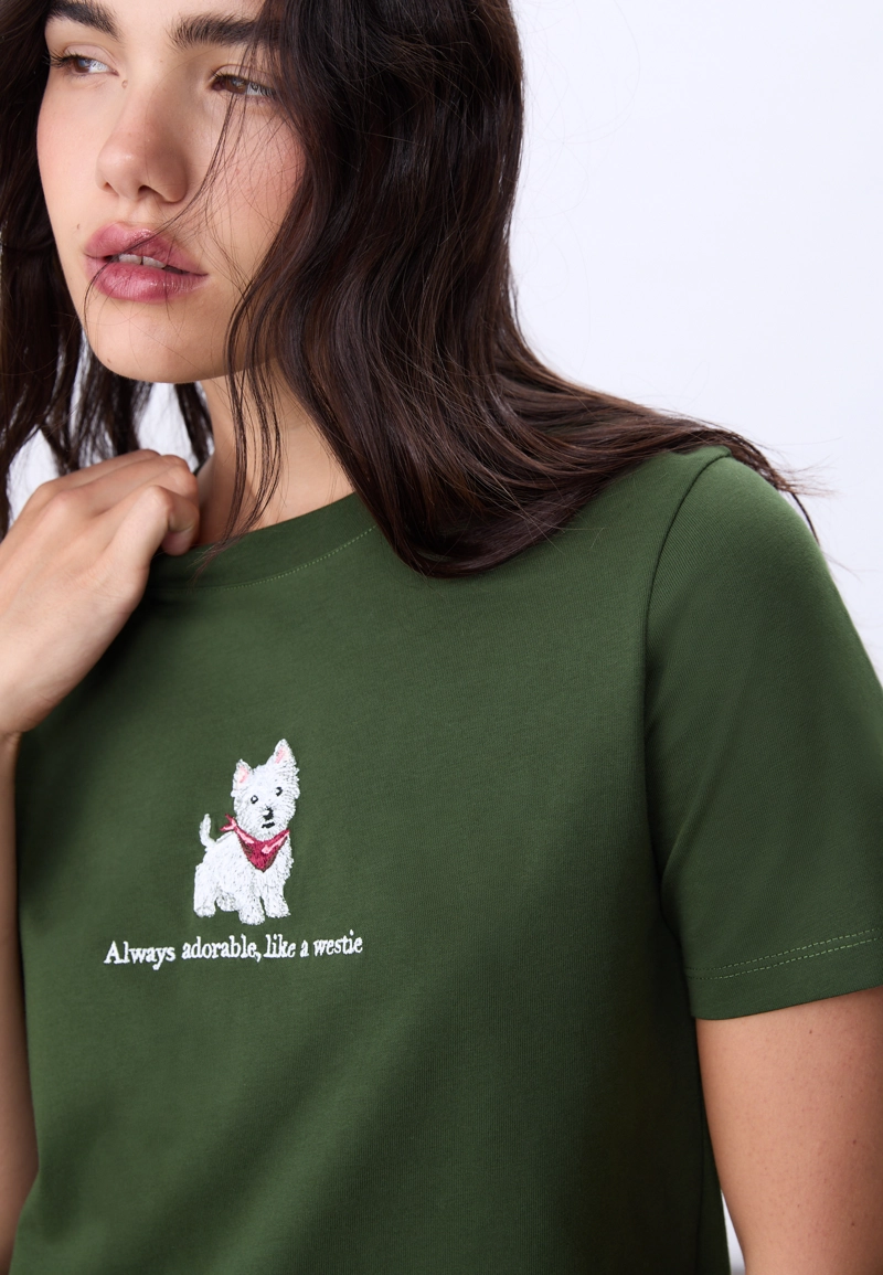 Футболка с вышивкой щенка